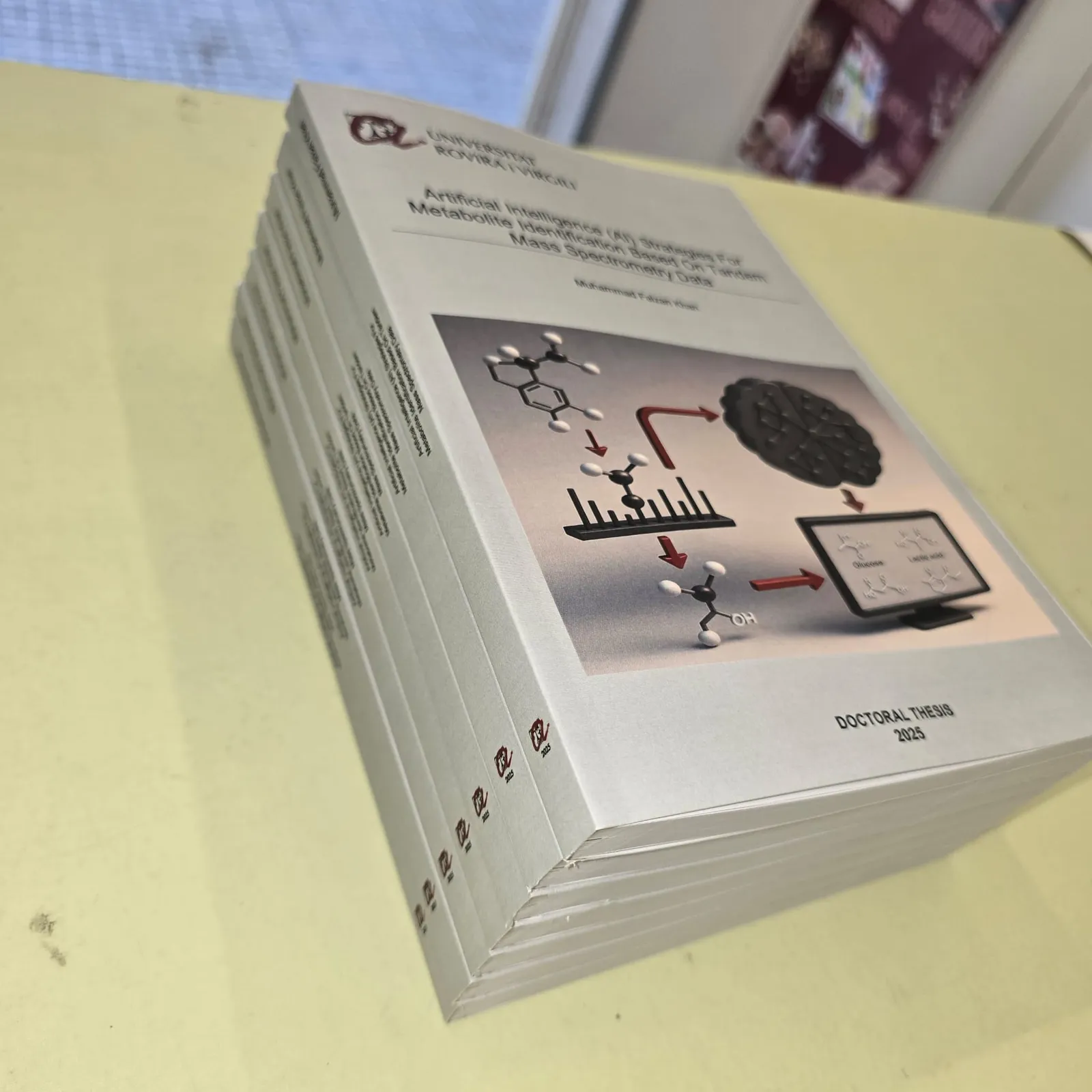 Tesis doctoral impresa y encuadernada